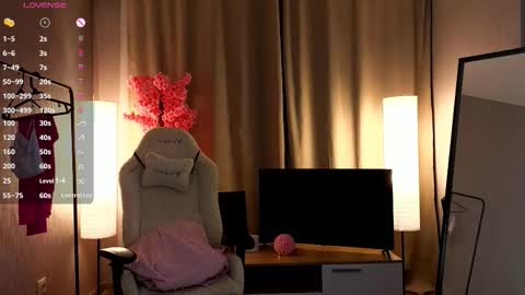 Snapshot of mustical_muse chatting on 10/19/25, 09:04 Nika online show from 10/19/25, 09:04