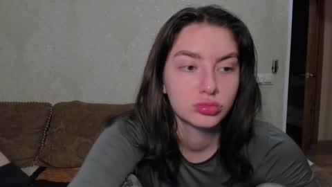 Snapshot of muuur_fam chatting on 09/13/25, 09:14 HEY online show from 09/13/25, 09:14