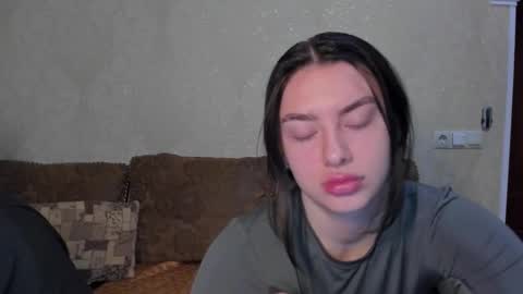 Snapshot of muuur_fam chatting on 09/14/25, 09:47 HEY online show from 09/14/25, 09:47