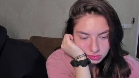 Snapshot of muuur_fam chatting on 09/23/25, 08:23 HEY online show from 09/23/25, 08:23