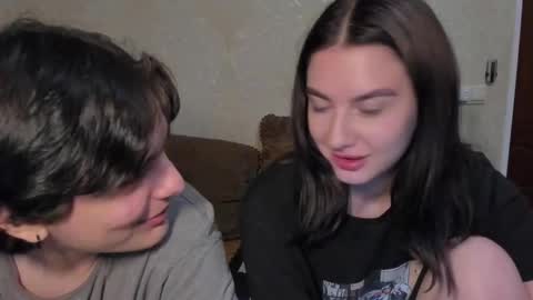 Snapshot of muuur_fam chatting on 09/24/25, 08:45 HEY online show from 09/24/25, 08:45