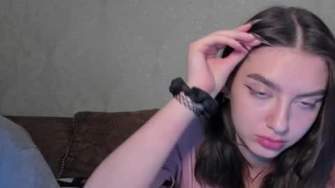 Snapshot of muuur_fam chatting on 09/26/25, 03:49 HEY online show from 09/26/25, 03:49