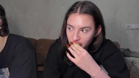 Snapshot of muuur_fam chatting on 10/10/25, 06:29 HEY online show from 10/10/25, 06:29