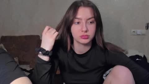 Snapshot of muuur_fam chatting on 11/20/25, 10:09 HEY online show from 11/20/25, 10:09