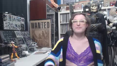 Snapshot of muziknerd chatting on 01/18/25, 07:59 Muziknerd online show from 01/18/25, 07:59