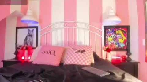 mxli_divine_ online show from 06/17/26, 03:13