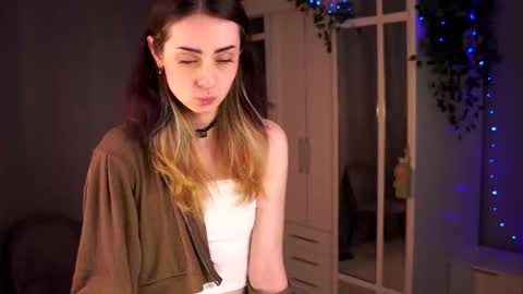 Snapshot of my_little_molly chatting on 10/10/25, 08:30 Molly online show from 10/10/25, 08:30