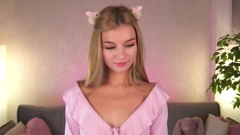 Snapshot of my_little_pollly chatting on 09/25/25, 03:16 Polly online show from 09/25/25, 03:16