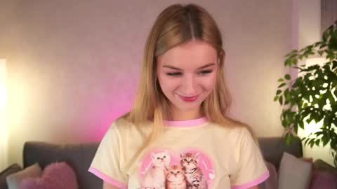 Snapshot of my_little_pollly chatting on 10/14/25, 03:13 Polly online show from 10/14/25, 03:13