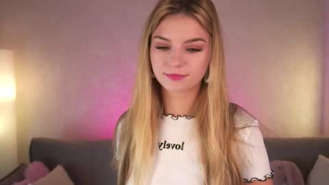 Snapshot of my_little_pollly chatting on 11/04/25, 03:44 Polly online show from 11/04/25, 03:44