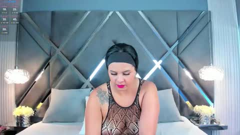 Mariana Evans online show from 11/22/25, 11:31