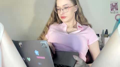 chloe online show from 05/06/26, 08:14