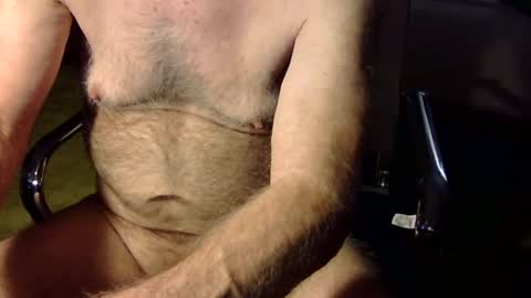 Snapshot of mydiboi chatting on 10/30/25, 04:58 r-glenn-01 online show from 10/30/25, 04:58