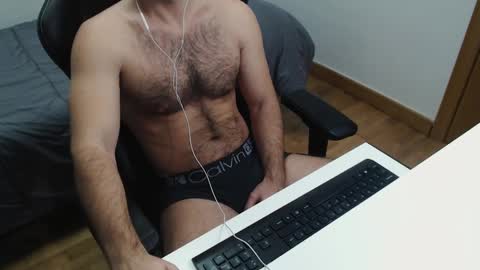 Snapshot of myhairymacho chatting on 01/07/25, 04:39 Juan OF myhairymacho online show from 01/07/25, 04:39