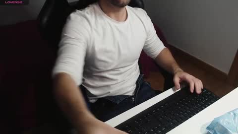 Snapshot of myhairymacho chatting on 03/09/25, 01:35 Juan OF myhairymacho online show from 03/09/25, 01:35