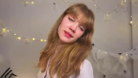 Snapshot of myismira chatting on 10/31/25, 04:13 Mira online show from 10/31/25, 04:13