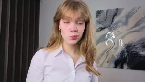 Snapshot of myismira chatting on 11/19/25, 04:23 Mira online show from 11/19/25, 04:23