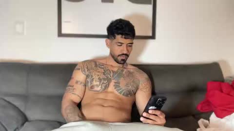 Snapshot of myke_esthetic chatting on 01/06/25, 01:31 Myke esthetic online show from 01/06/25, 01:31