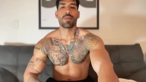 Snapshot of myke_esthetic chatting on 01/14/25, 02:50 Myke esthetic online show from 01/14/25, 02:50