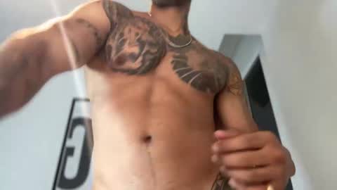 Snapshot of myke_esthetic chatting on 02/04/25, 02:07 Myke esthetic online show from 02/04/25, 02:07