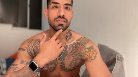 Snapshot of myke_esthetic chatting on 02/13/25, 03:18 Myke esthetic online show from 02/13/25, 03:18