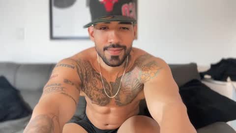 Snapshot of myke_esthetic chatting on 02/22/25, 04:07 Myke esthetic online show from 02/22/25, 04:07