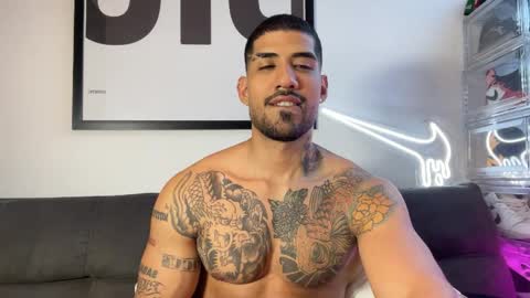 Snapshot of myke_esthetic chatting on 10/03/25, 10:18 Myke esthetic online show from 10/03/25, 10:18