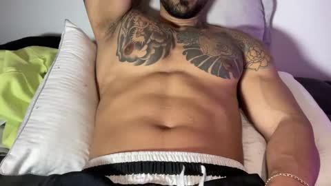 Snapshot of myke_esthetic chatting on 10/11/25, 08:13 Myke esthetic online show from 10/11/25, 08:13