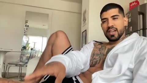 Snapshot of myke_esthetic chatting on 10/15/25, 06:41 Myke esthetic online show from 10/15/25, 06:41