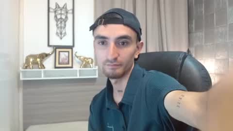 Snapshot of mykecastle chatting on 07/18/26, 04:49 Im Mike online show from 07/18/26, 04:49