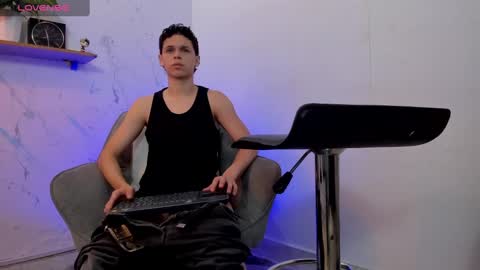 Snapshot of mykelcano chatting on 10/08/25, 03:53 Mykel online show from 10/08/25, 03:53