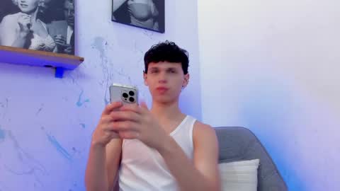 Snapshot of mykelcano chatting on 10/15/25, 03:01 Mykel online show from 10/15/25, 03:01