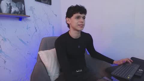 Snapshot of mykelcano chatting on 10/18/25, 02:29 Mykel online show from 10/18/25, 02:29