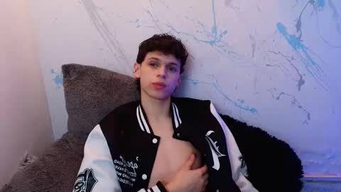 Snapshot of mykelcano chatting on 10/22/25, 03:07 Mykel online show from 10/22/25, 03:07