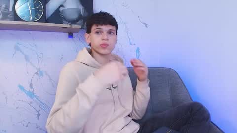 Snapshot of mykelcano chatting on 10/29/25, 02:52 Mykel online show from 10/29/25, 02:52