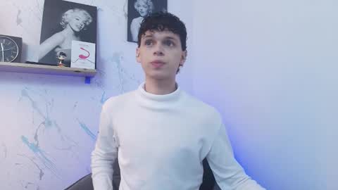 Snapshot of mykelcano chatting on 12/01/25, 05:29 Mykel online show from 12/01/25, 05:29