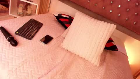 Snapshot of myladreams_ chatting on 07/05/26, 04:19 Myla online show from 07/05/26, 04:19