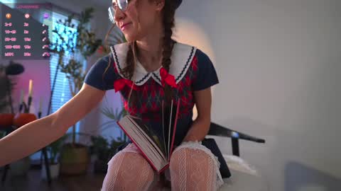 Snapshot of myliss chatting on 10/31/25, 03:13 Liss Next stream December1 online show from 10/31/25, 03:13