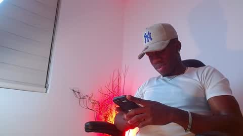 Mylo Wallace  online show from 02/04/25, 03:44