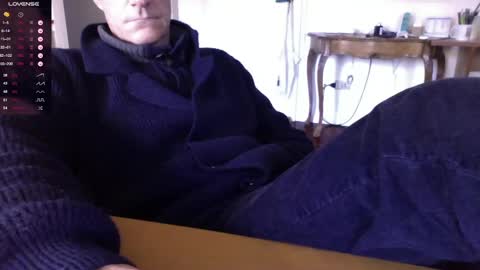 Bi sexy guy lovense hush is on private is open or password show tip if you like. online show from 01/04/25, 08:17