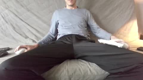 Snapshot of mynaughtyacct chatting on 11/18/25, 04:44 Felt like showing off online show from 11/18/25, 04:44