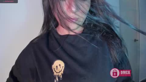 Snapshot of mypretty_isabella chatting on 02/19/25, 07:06 Bella online show from 02/19/25, 07:06