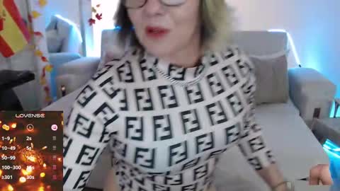 Snapshot of myrnasexxx chatting on 01/20/25, 10:37 Myrna Sessions online show from 01/20/25, 10:37