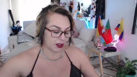 Snapshot of myrnasexxx chatting on 01/30/25, 07:04 Myrna Sessions online show from 01/30/25, 07:04