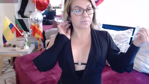 Snapshot of myrnasexxx chatting on 03/07/25, 11:51 Myrna Sessions online show from 03/07/25, 11:51