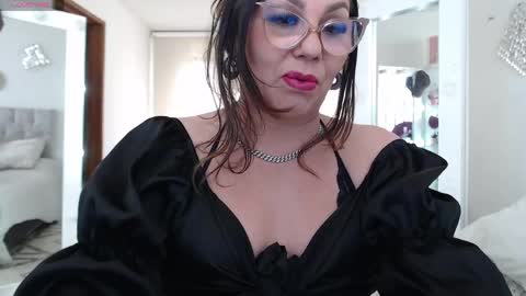 Myrna Sessions online show from 05/14/26, 04:25
