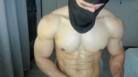 Snapshot of mysterious_muscles chatting on 04/14/26, 11:00 mysterious_muscles online show from 04/14/26, 11:00