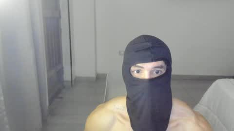 Snapshot of mysterious_muscles chatting on 04/16/26, 11:40 mysterious_muscles online show from 04/16/26, 11:40