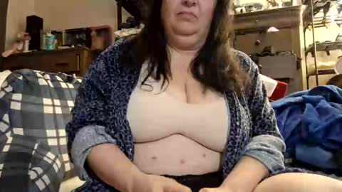 Snapshot of mysteriouswoman18 chatting on 12/01/25, 12:37 mysteriouswoman18 online show from 12/01/25, 12:37