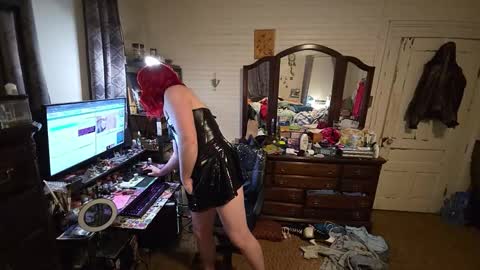 Snapshot of mysteryblue62 chatting on 11/30/25, 12:14 Mystery Blue and Mistress Prude online show from 11/30/25, 12:14